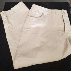 NWT CJ Banks cropped khaki capris (22W)